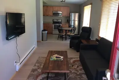 Image de Nouvel appartement du centre-ville. Marchez partout, reposez-vous confortablement