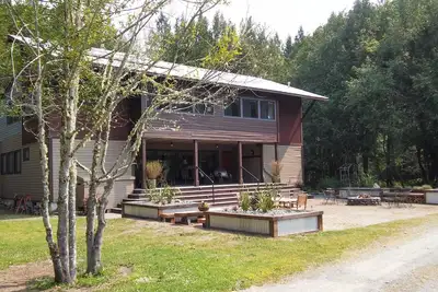 Image de The Chetco River Inn-Secluded River Frontage-36 acres-nager, pêcher, s'amuser en famille