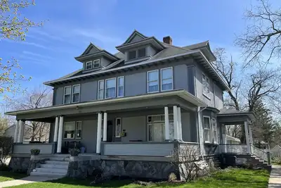 Image de Maison historique située à seulement 10 minutes des plages du lac Michigan
