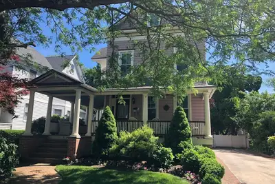 Image de Spacieuse Maison de Plage à Distance de Marche de la Plage, des Restaurants, des Magasins et Plus