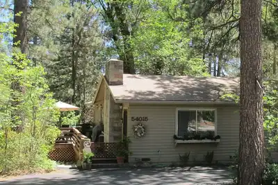 Image de Home Away From Home En Idyllwild -Courte à pied de village et des sentiers