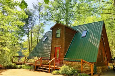 Image de Chalet isolé au bord du lac: 2. 8 acres, quai, kayaks et canoë, animaux acceptés, Wifi
