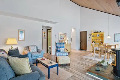 Image de Pelican Cottage. . . Charmant et confortable Cambria Beach Home