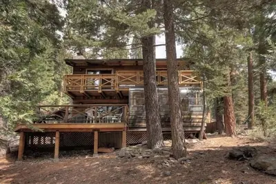 Image de Charmante retraite privée de style Woodsy Lake-Tahoe, chalet de ski familial chaleureux et confortable Wifi