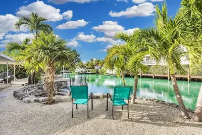 Image de Écrous de plage🥥Unifamiliale, piscine privée et embarcadère, alcôve de marée à l'italienne