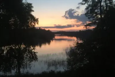 Image de La superbe maison Deer Lake peut accueillir 12 + 3 matelas pneumatiques = 15.