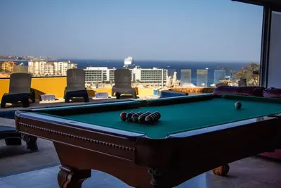 Image de Villa individuelle avec piscine à Pedregal parfaite pour des retraites de bachelor / ette ou famille!