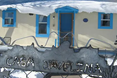 Image de Historique rénové Rosedale Ghost Town House In Magdalena, Nm, Cheval bienvenus