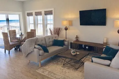 Image de Nouvelle Liste: Oceanfront Penthouse 2br, 2ba w / Pool! Incroyable propriété de plage 💙!