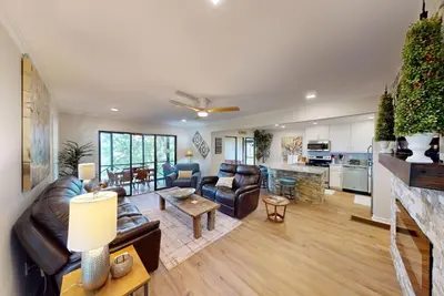 Image de Lake Front Woodson Bend ~ Lake Cumberland Resort Luxury Condo (unité soeur # 888559)