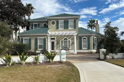 Image de Piscine d'eau salée chauffée 'Oasis'!