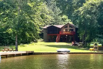 Image de Incroyable Waterfront Home dans un cadre privé!
