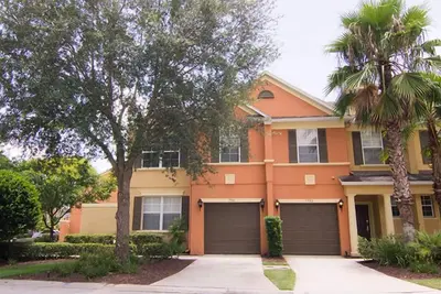 Image de Maison de ville amie des enfants propre et moderne dans le parc aquatique / Golf de golf disponible