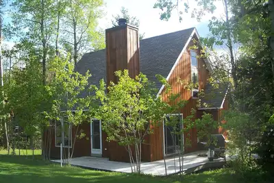 Image de 3 Br / 2 Bath Post and Beam - À côté du parcours de golf Haystack.