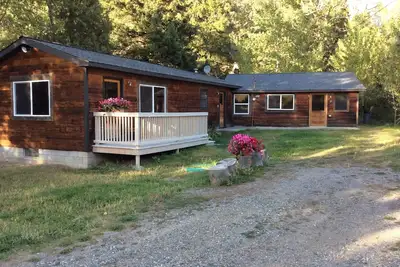 Image de Privé, Cozy, Mountain Home situé sur une Trout Stream - 10 Miles To Pny