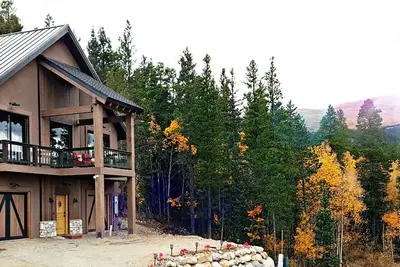 Image de Maison de luxe plus récente, à quelques minutes de Breckenridge, bain à remous intérieur, vue sur la montagne