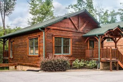 Image de Cabine de luxe dans les magnifiques Smoky Mountains à l'intérieur du complexe de Gatlinburg Falls