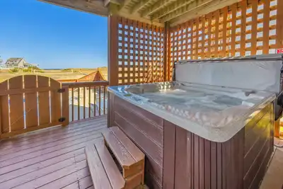 Image de Oceanfront Rodanthe Hideaway-étapes de la plage, piscine, bain à remous, GameRm, Dog-Friendly