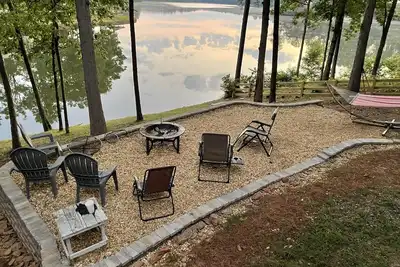Image de Au bord du lac, pvt, ombragé, grande vue sur l'eau, Kayaks, pédalo, bateauramp, ponton