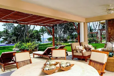 Image de Hacienda De Mita Beachfront, au niveau du sol, Premier membre du Club, à côté de la ville!