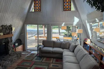 Image de Fabuleux chalet à 800 mètres de la rue Main, très bien situé