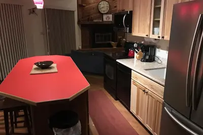 Image de Emplacement spécial! 3br + / 3ba Dormez 10+ dans le confort! Les animaux aussi!