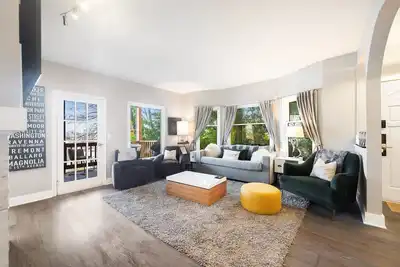 Image de Notre cabane dans les arbres avec vue sur le lac (Nouveau Remodel)