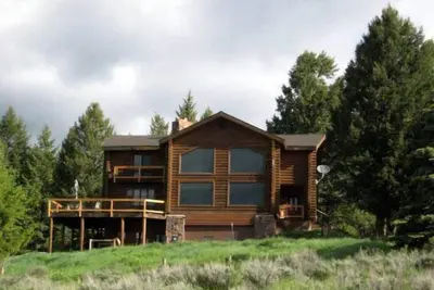 Image de Maison en bois rond avec une vue magnifique à proximité des parcs de Grand Teton et Yellowstone