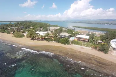 Image de Carribean Beach Front Gem 1 & 2, . Vacances en famille composé
