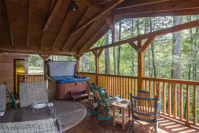 Image de Creekside, Isolé - Jeux de plein air et d'intérieur, foyer, grande terrasse couverte