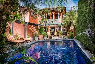 Image de Luxe, vie privée et à quelques pas de la plage! Disponibilité spéciale pour le réveillon du nouvel an!