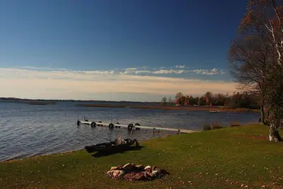 Image de Cottage confortable sur le lac Brevort - Un endroit où vous voulez être!