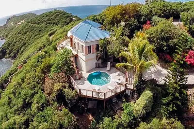 Image de Beija Flor - Vues spectaculaires sur l'eau, brises océaniques et accès à la plage à proximité
