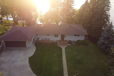 Image de Alexandria Home - Lake Cowdry - 100 'Sand Bottom Beach, 4 Br, 3 Bath home