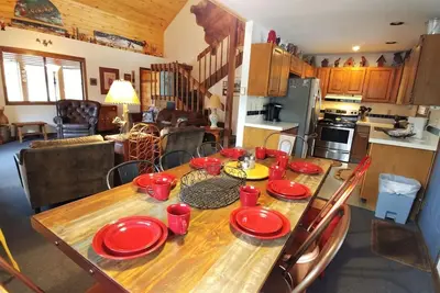 Image de Beau droit d'accueil sur la rivière, idéal pour les grandes parties, Wifi, W / D, Grill / Fumeur