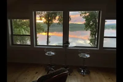 Image de Nouveau chalet isolé sur Spencer Bay, le lac Catherine, à quelques minutes de la piste et de la ville