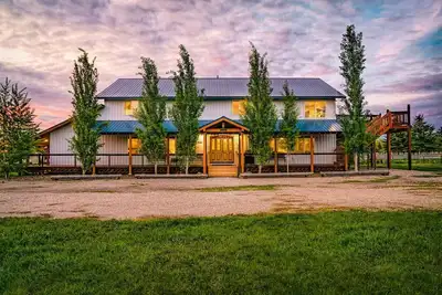 Image de Blue Spruce Inn 1. 25 acres vue sur la montagne 6 lits 6. 5 salles de bain 4, 040 pieds carrés - 2 cuisines