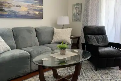 Image de 2 Bd / 2 Bth Lakeview Twnhouse près de tous les parcs - le meilleur emplacement!