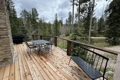 Image de Grand chalet par sentiers de Vtt / motoneige, Deadwood. Internet, bain à remous, baby-foot!