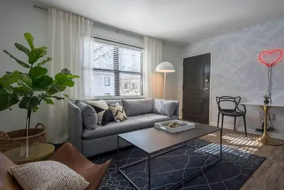 Image de Abode | Marathon Village | Cozy, Urban, Local!