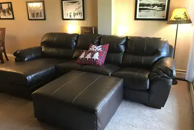 Image de Chaleureuse, récemment rénové, 2 chambres, 2 salles de bain, à quelques pas de l'ascenseur.