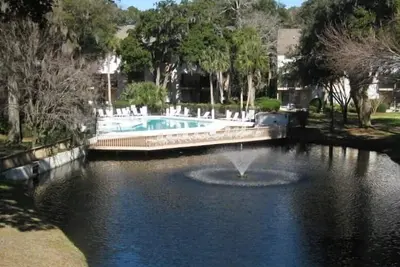 Image de Paradise Found - Promenade à la plage, tennis gratuit, chaises de plage