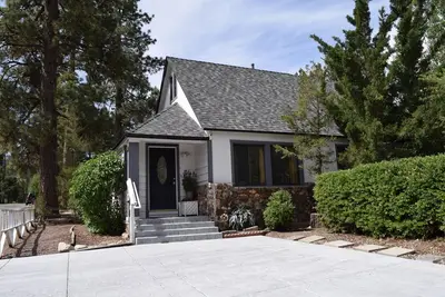 Image de Super Cute Eagle Point Cottage Idéalement situé, proche de tout! !