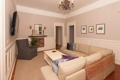 Image de Pembroke Villa - minutes d'affaires et de vacances du centre de Hamilton