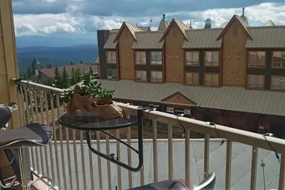 Image de Big White Village Dernier étage 2 chambres Whitefoot lodge.