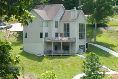 Image de Grand Lake House avant sur Norris Lake Resort à Deerfield