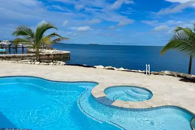 Image de Gulf Front - Couchers de soleil - Profitez d'une nouvelle piscine et de Tiki -2 Master Suites, 2 kayaks