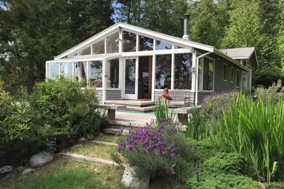 Image de Waterfront Home - Regardez un coucher de soleil depuis le bain à remous, la plage privée, une vue imprenable!