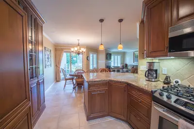 Image de Nouveau! ! ! Magnifiquement rénové Condo 2br / 2ba Blacklake Golf Course sur le 9ème trou