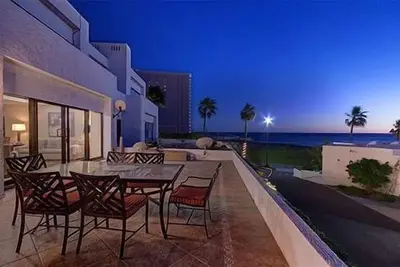 Image de Villa de 2 chambres joliment aménagée, immense patio avec vue sur l'océan, sécurité 24/7!